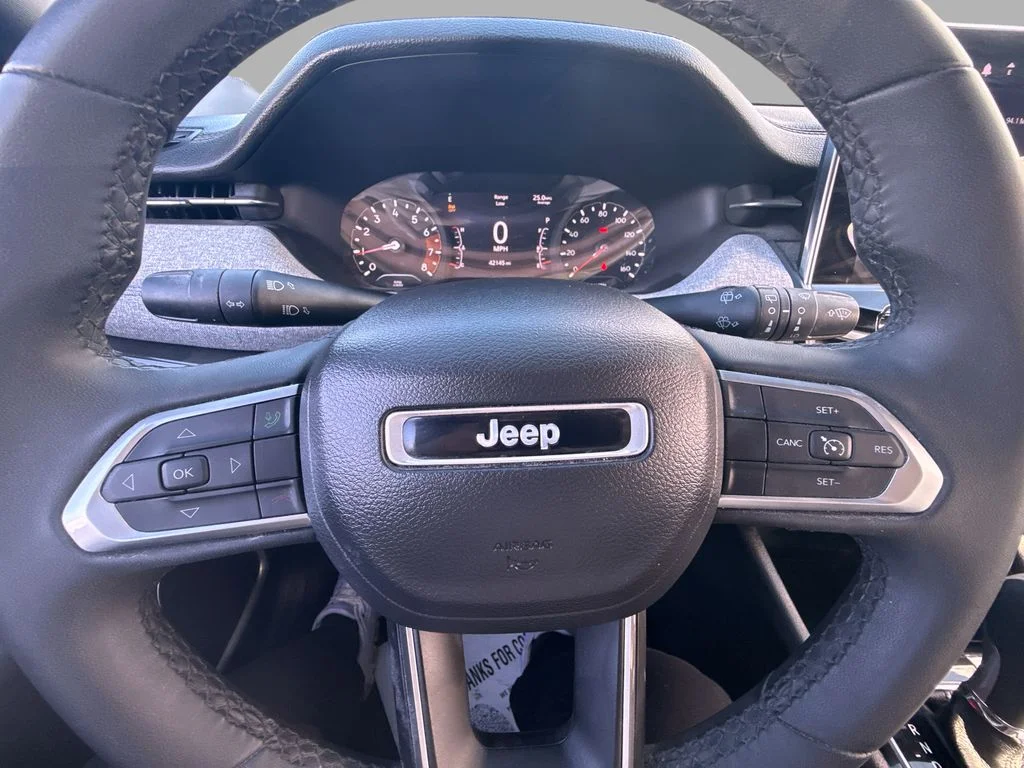 Used 2024 White Jeep Latitude image 22