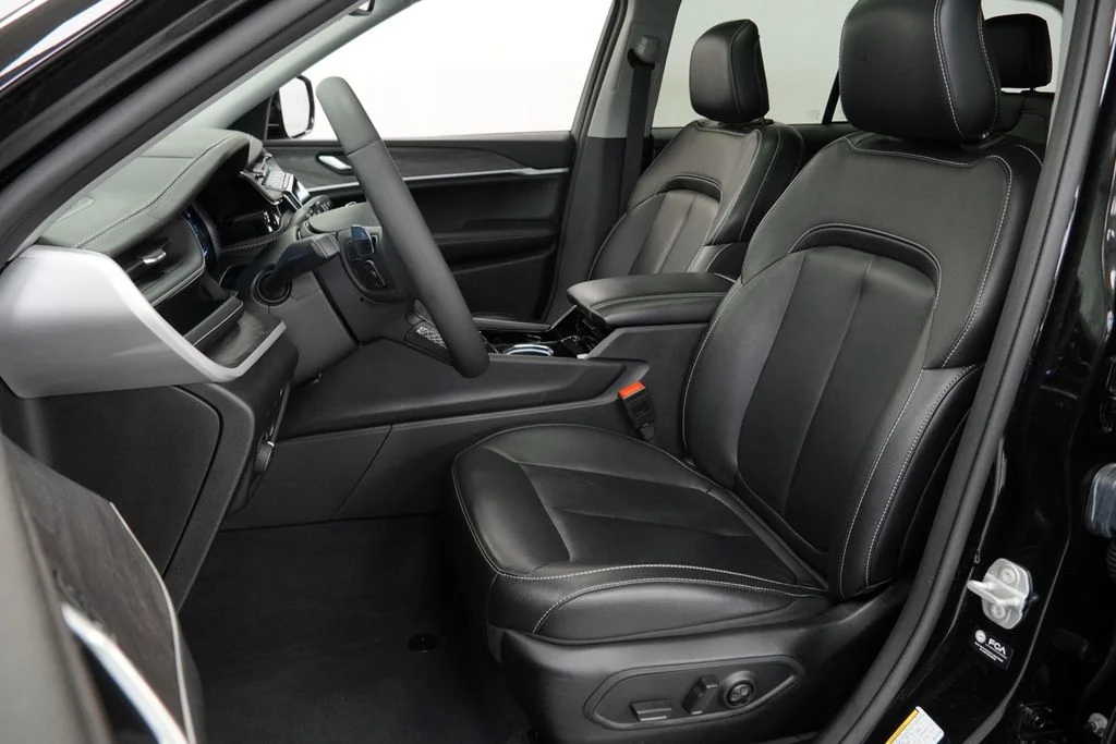 Used 2022 Black Jeep 4xe image 17