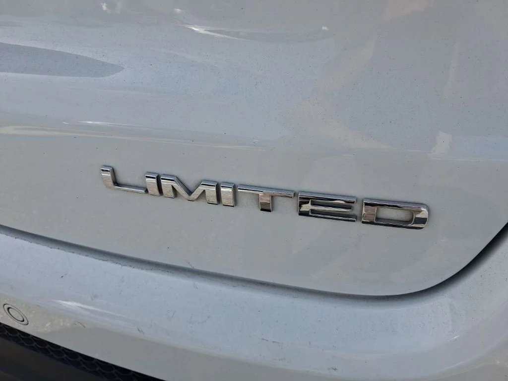 Used 2025 White Jeep Limited image 10