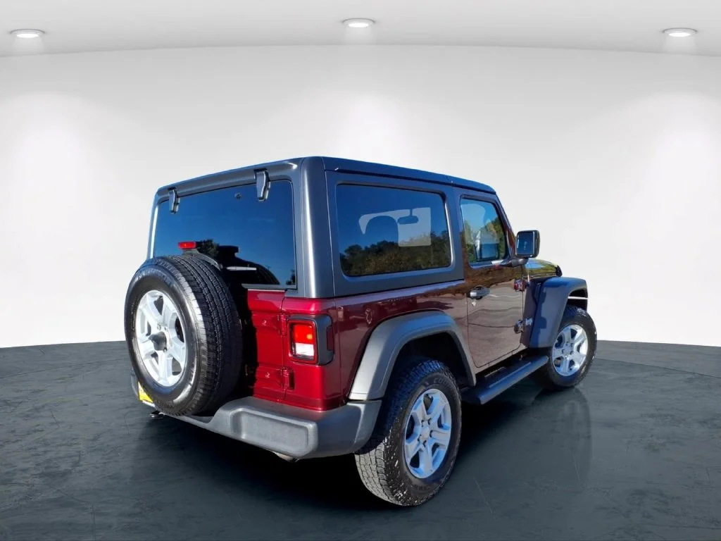 Used 2021 Red Jeep Sport S image 8