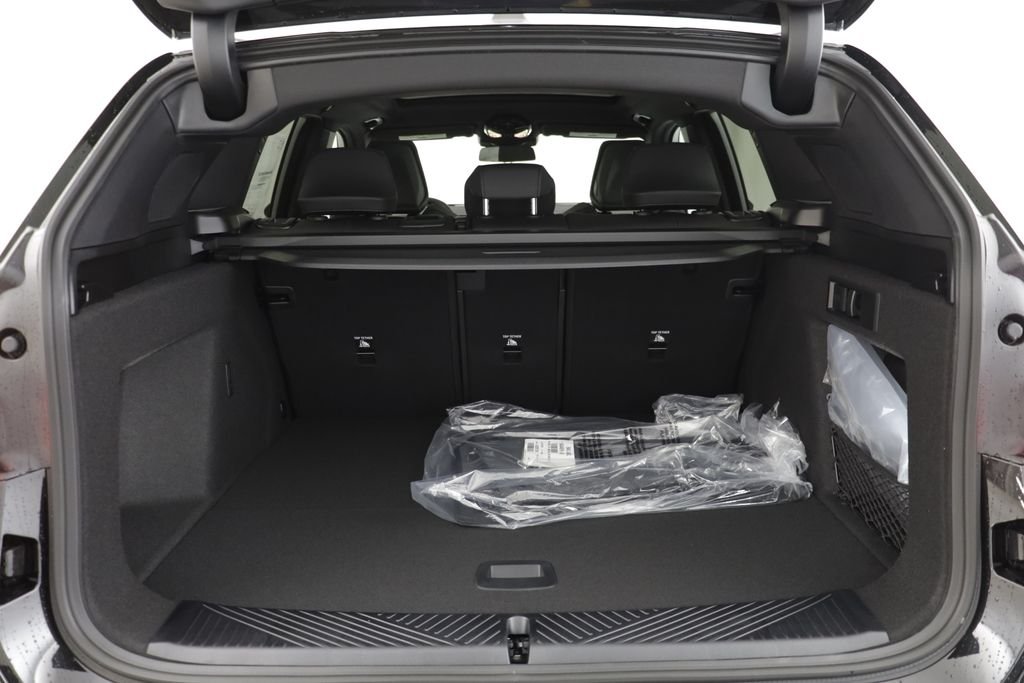 New 2026 Black Sapphire Metallic BMW 30 xDrive image 18