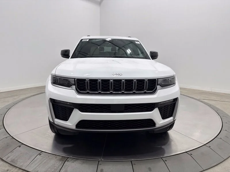 New 2027 Bright White Clear-Coat Paint Jeep Limited image 2