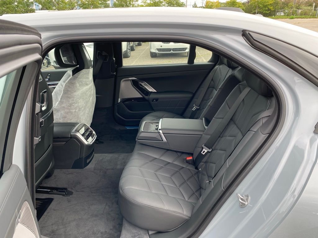 2026 BMW 7 Series 750e - Photo 8