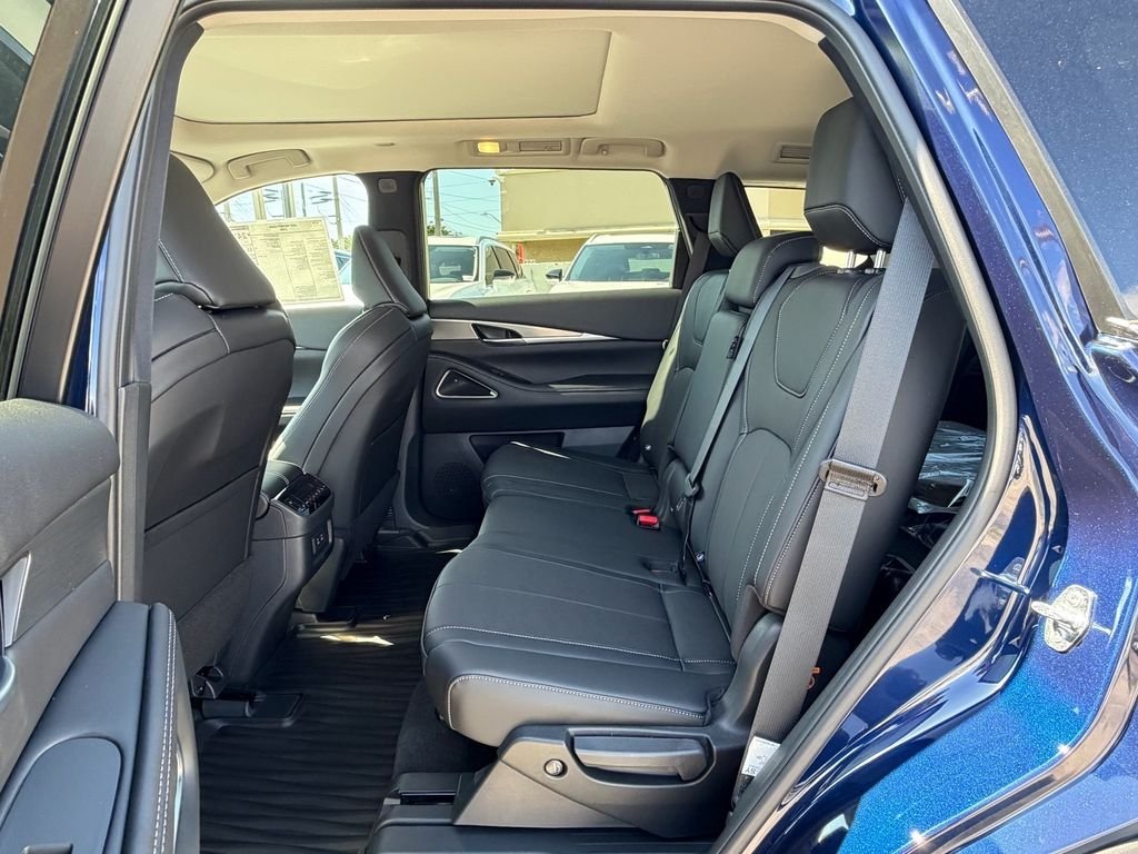 New 2027 GRAND BLUE INFINITI Luxe FWD image 14