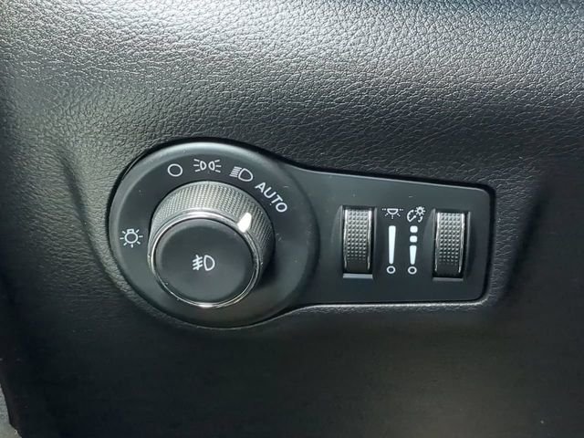 Certified Used 2023 White Jeep Latitude Lux image 27