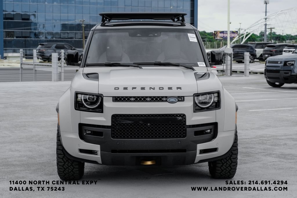 New 2026 Borasco Grey Metallic Land Rover OCTA image 3
