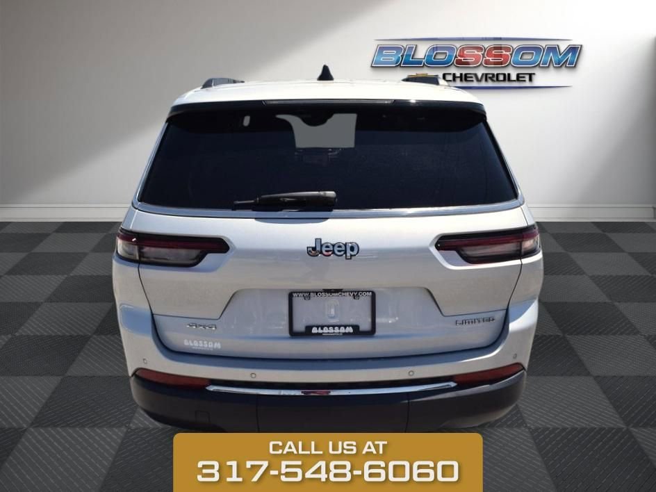 Used 2023 Silver Zynith Jeep Limited image 6