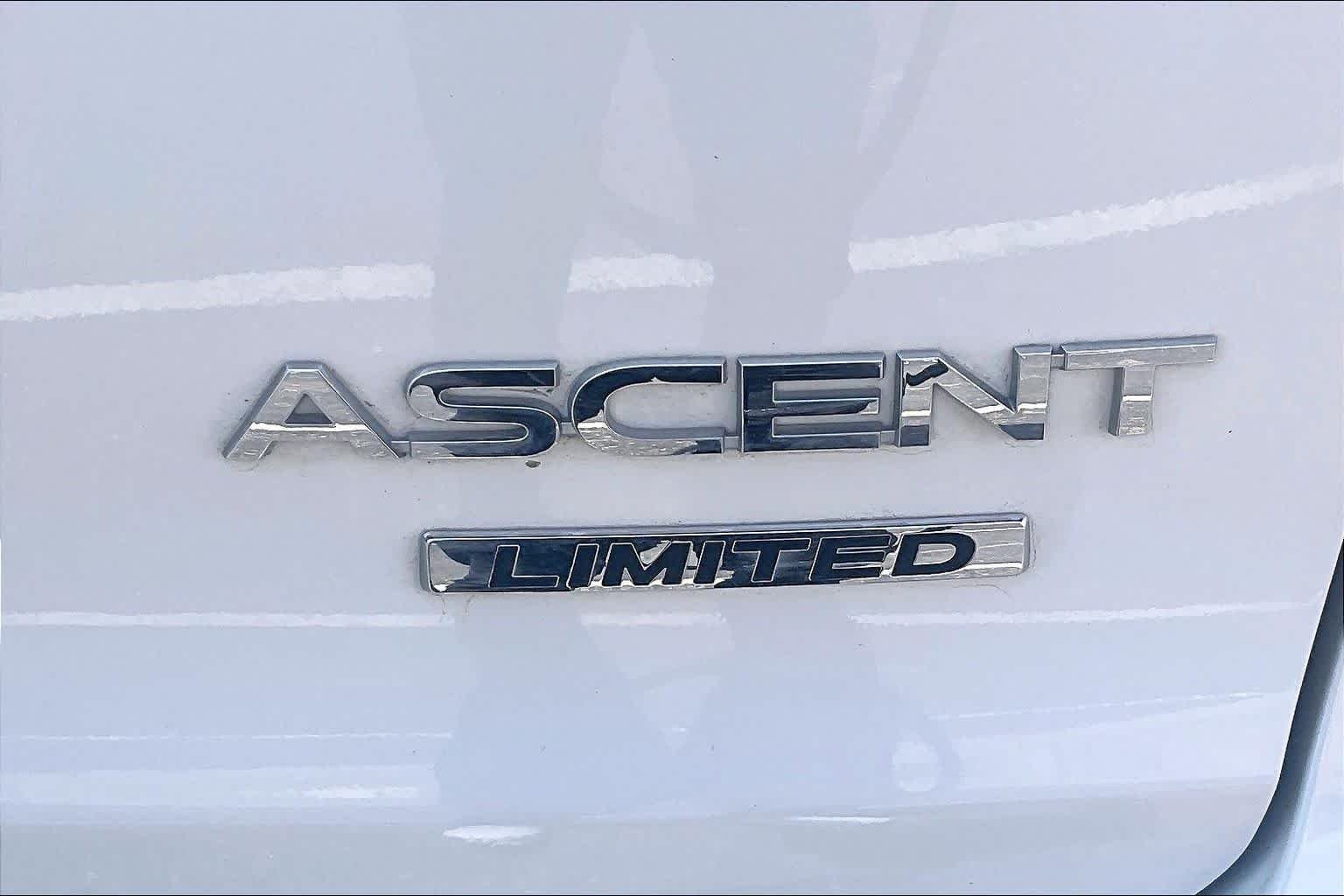 Used 2020 Crystal White Pearl Subaru Limited image 10