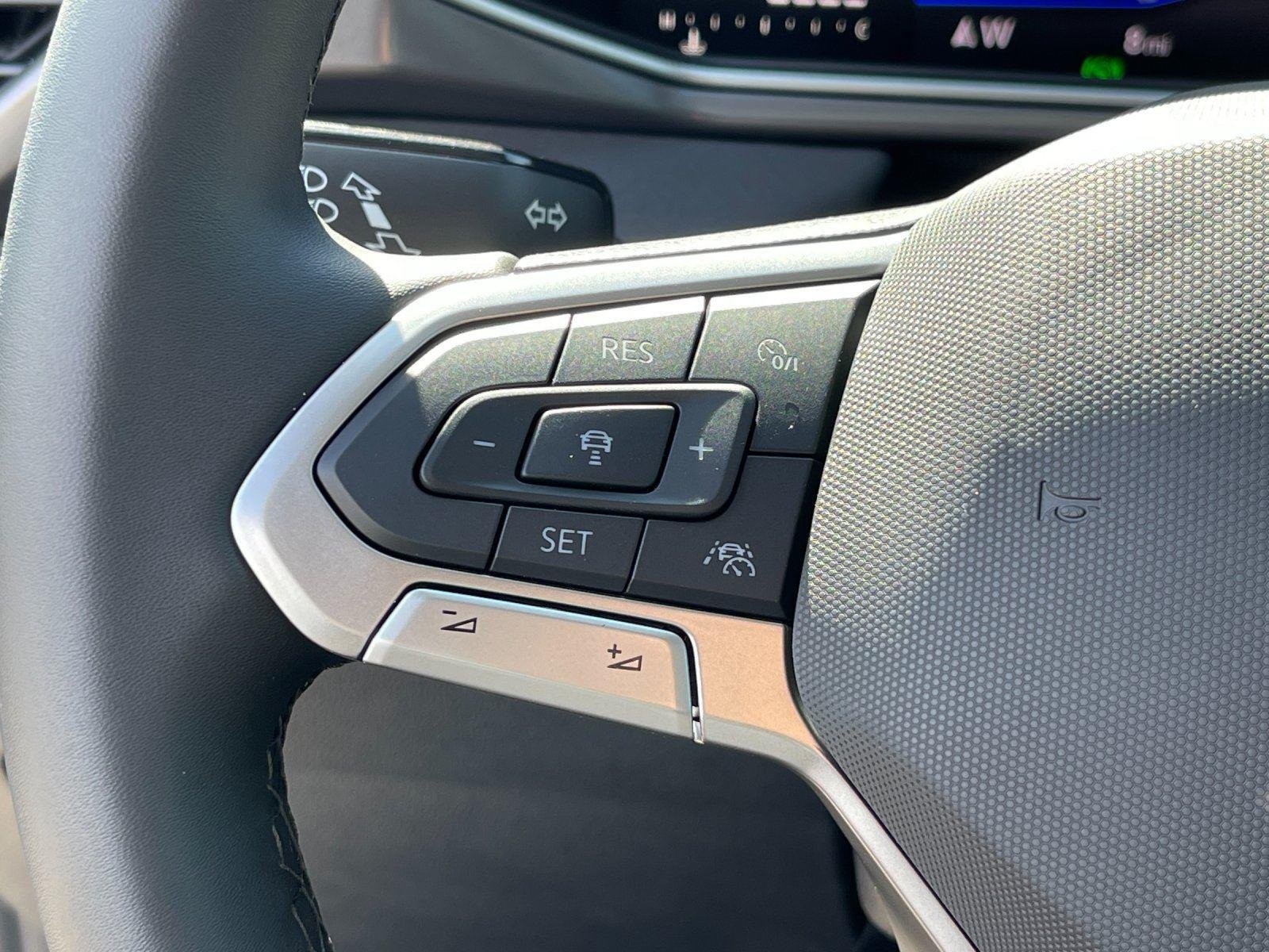 New 2026 Monument Gray w/Deep Black Roof Volkswagen SE Black image 19