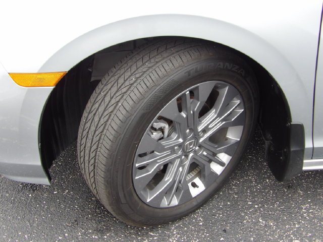 Certified Used 2025 Solar Silver Metallic Honda Touring image 55