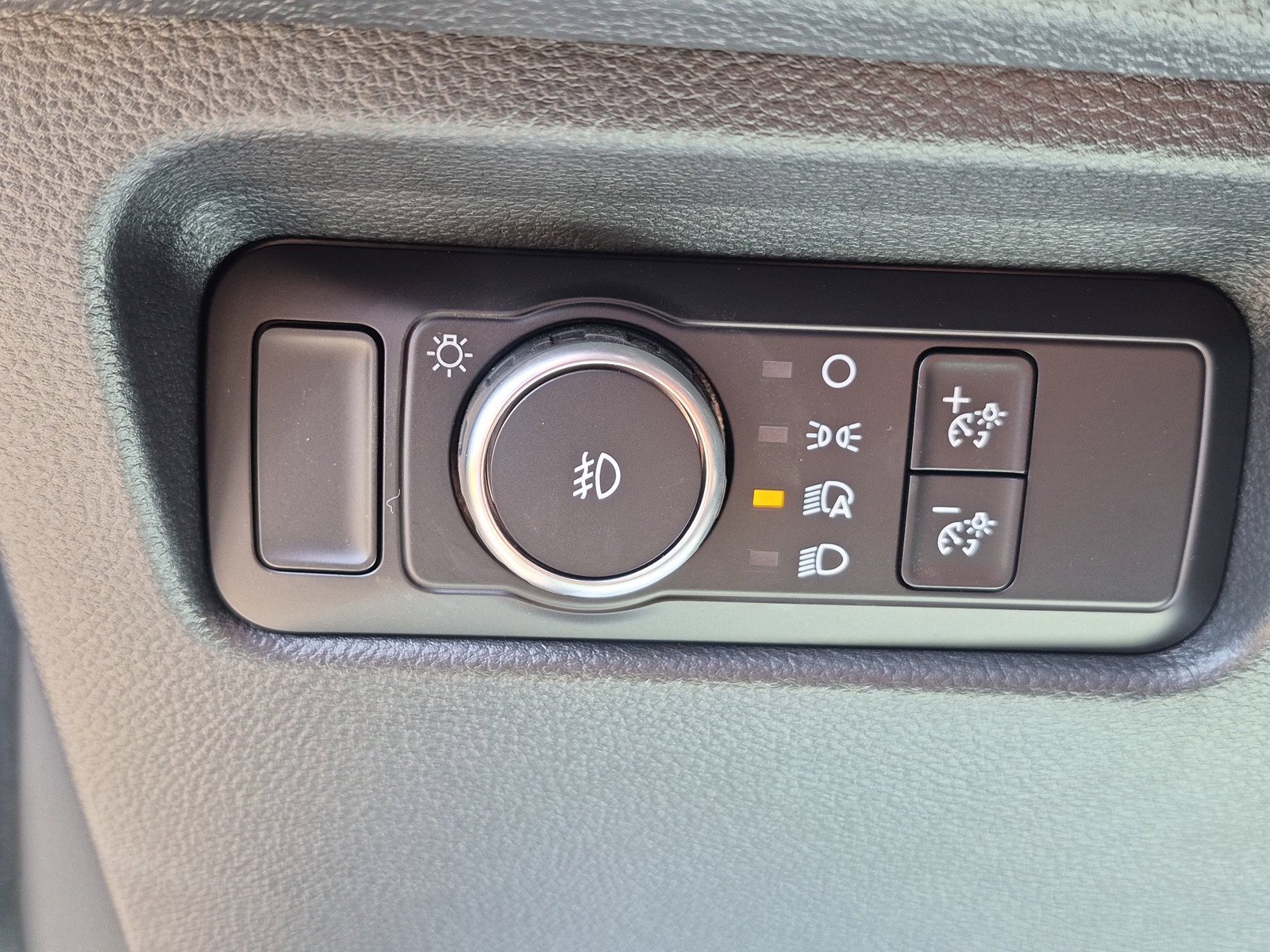 New 2026 Carbonized Gray Metallic Ford XLT image 25