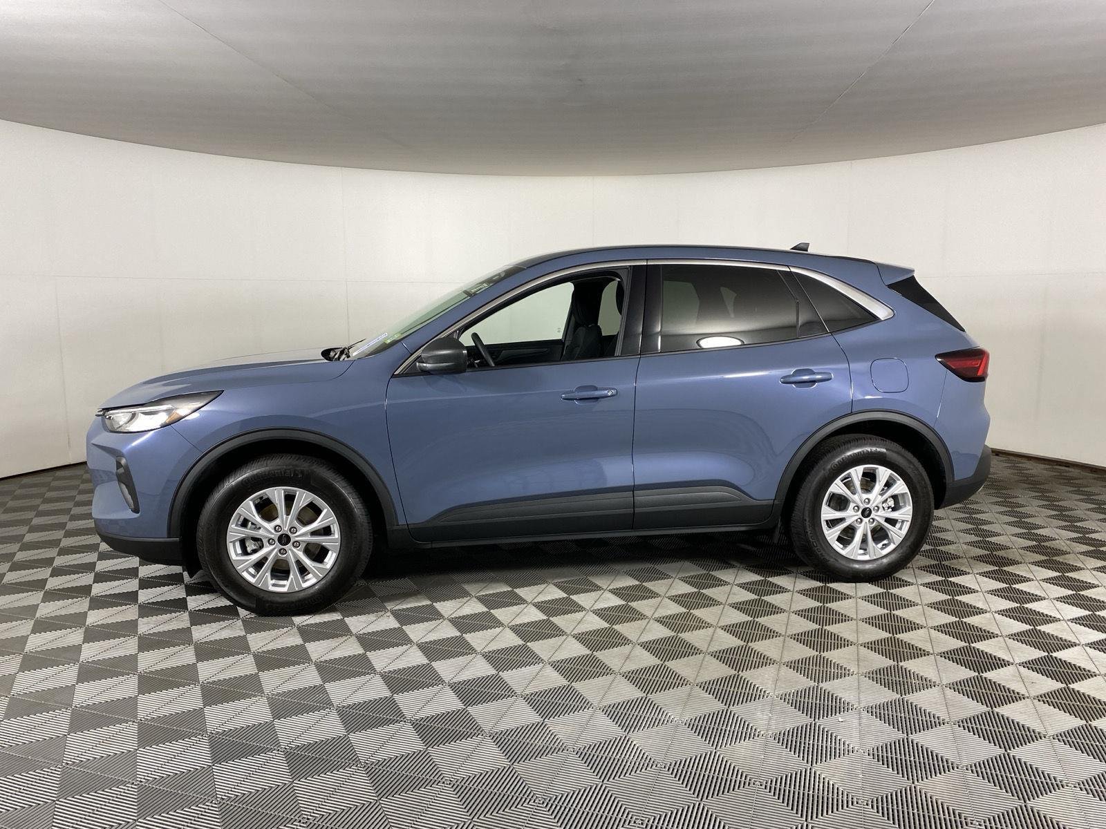 Used 2024 Vapor Blue Ford Active image 7