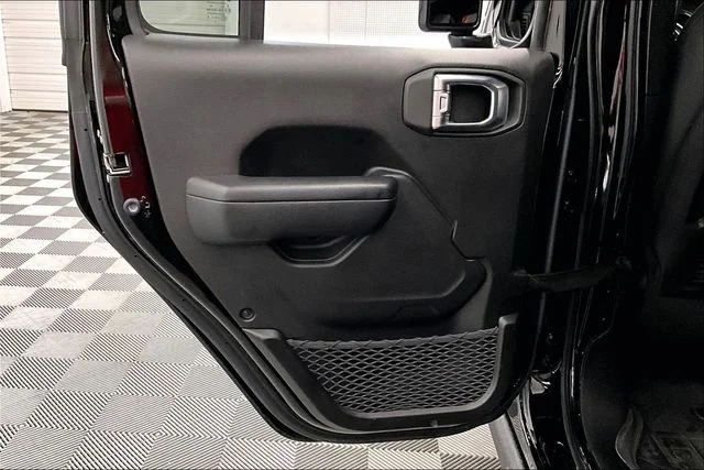 Used 2023 Black Clearcoat Jeep Mojave image 24