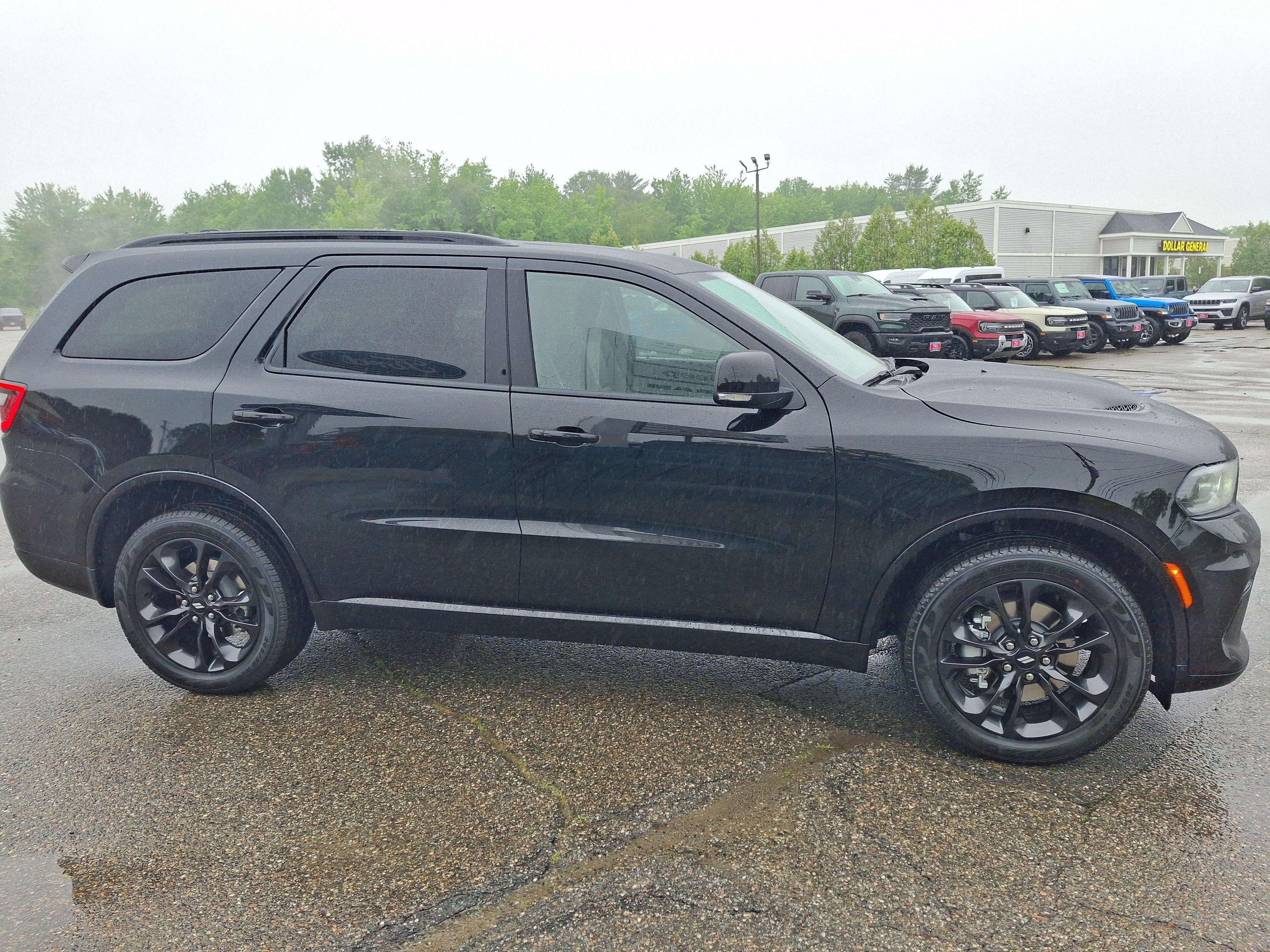 New 2026 Diamond Black Clear-Coat Exterior Paint Dodge GT Plus image 4