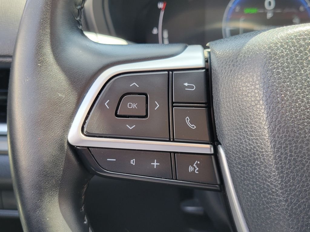 Used 2024 Pearl Toyota XLE image 23