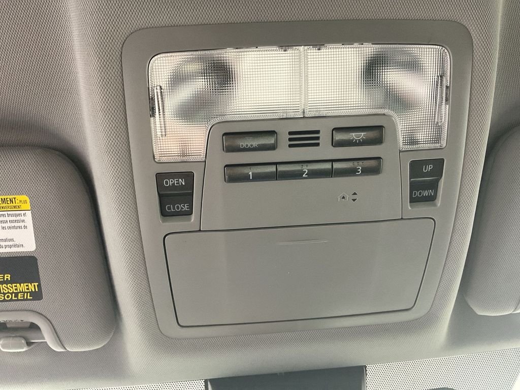 Used 2017 Silver Toyota XLE image 17