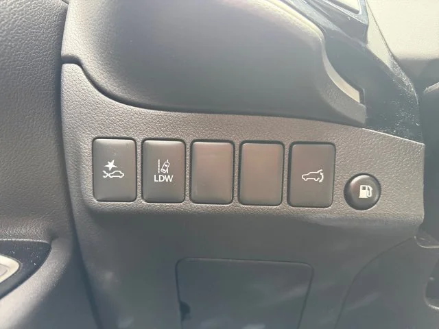 Used 2019 Silver Mitsubishi GT image 16