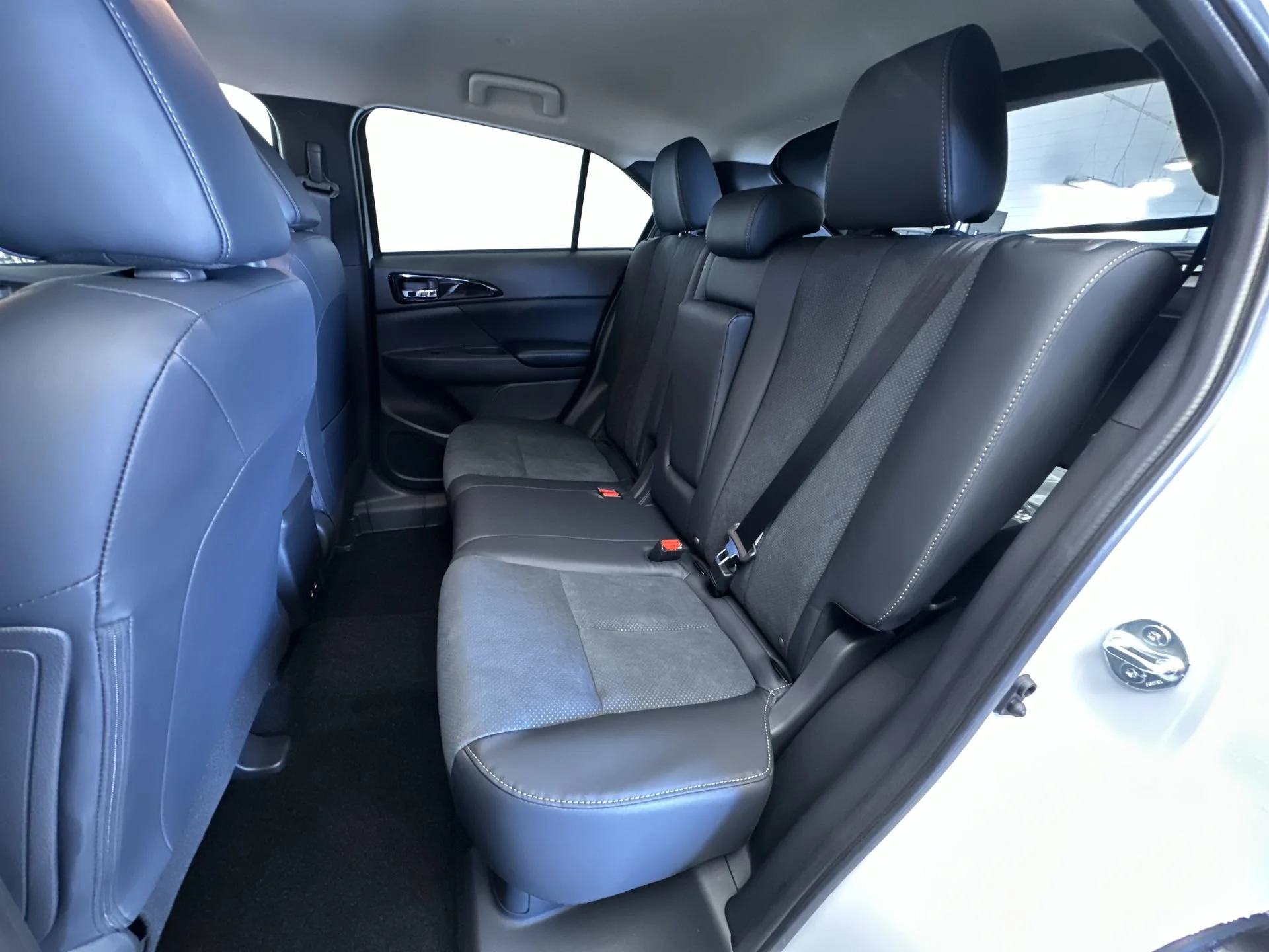 New 2026 White Diamond Mitsubishi SE image 22