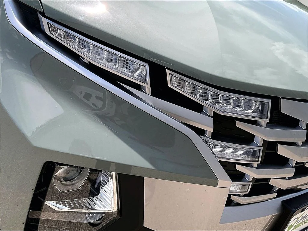 Used 2023 Green Hyundai SEL image 31