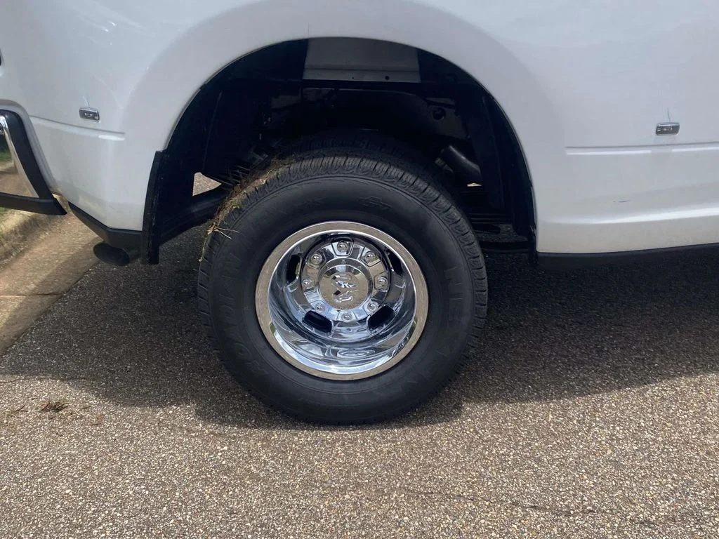 New 2026 Bright White Clear-Coat Exterior Paint RAM Tradesman image 8