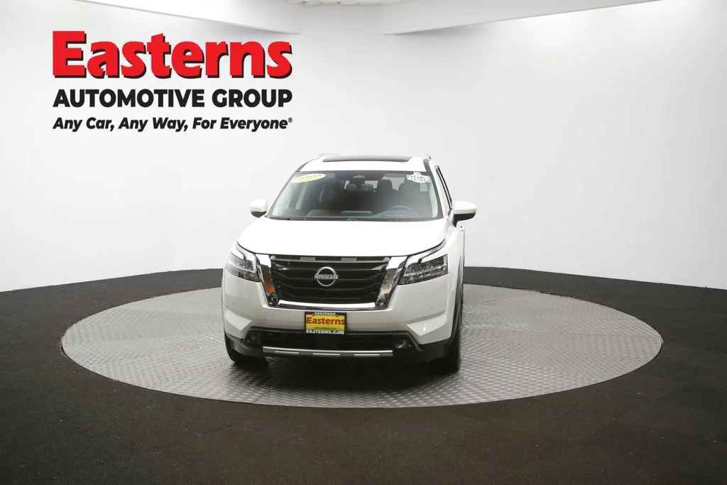 Used 2022 White Nissan Platinum image 57