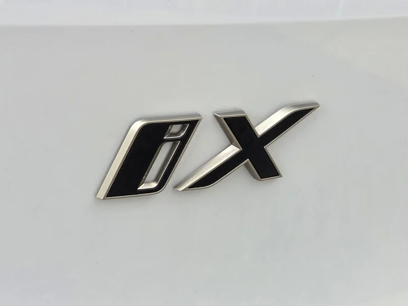 Used 2024 White Metallic BMW M60 SPORTS ACTIVITY VEHICLE image 16
