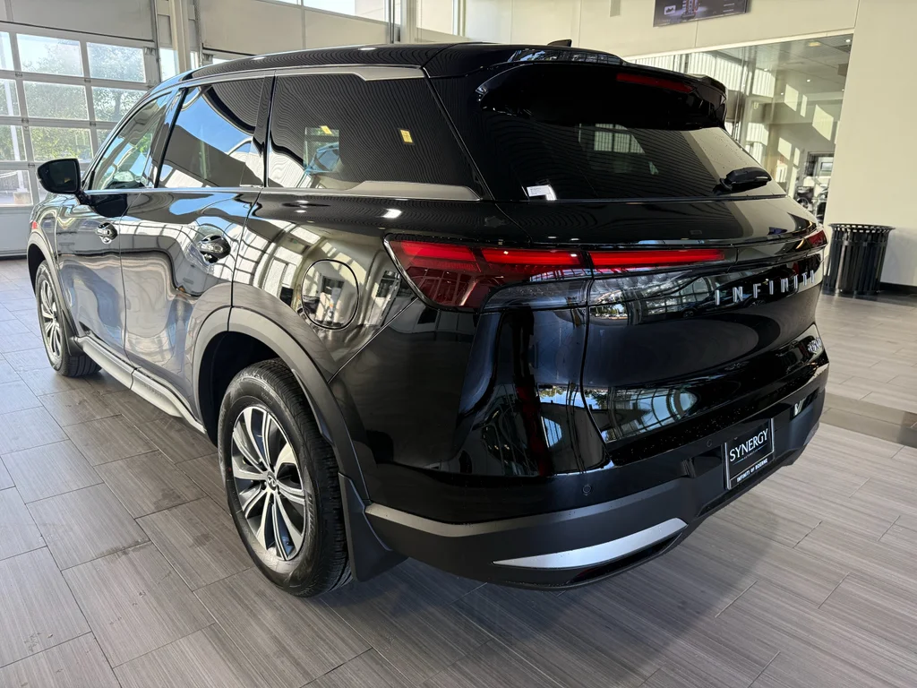 New 2027 BLACK OBSIDIAN INFINITI Pure FWD image 7