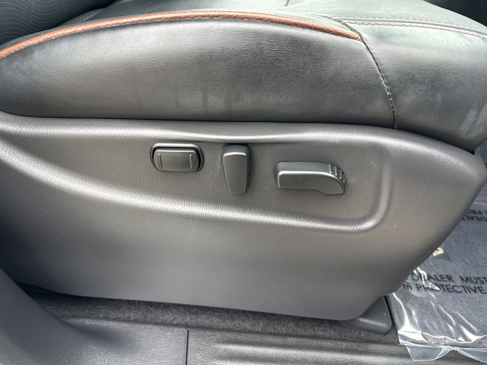 Used 2020 White Nissan Platinum image 42