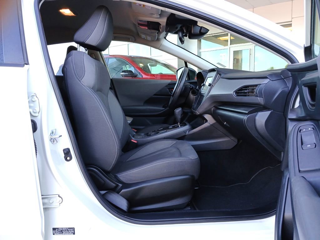 Used 2024 White Subaru  image 27