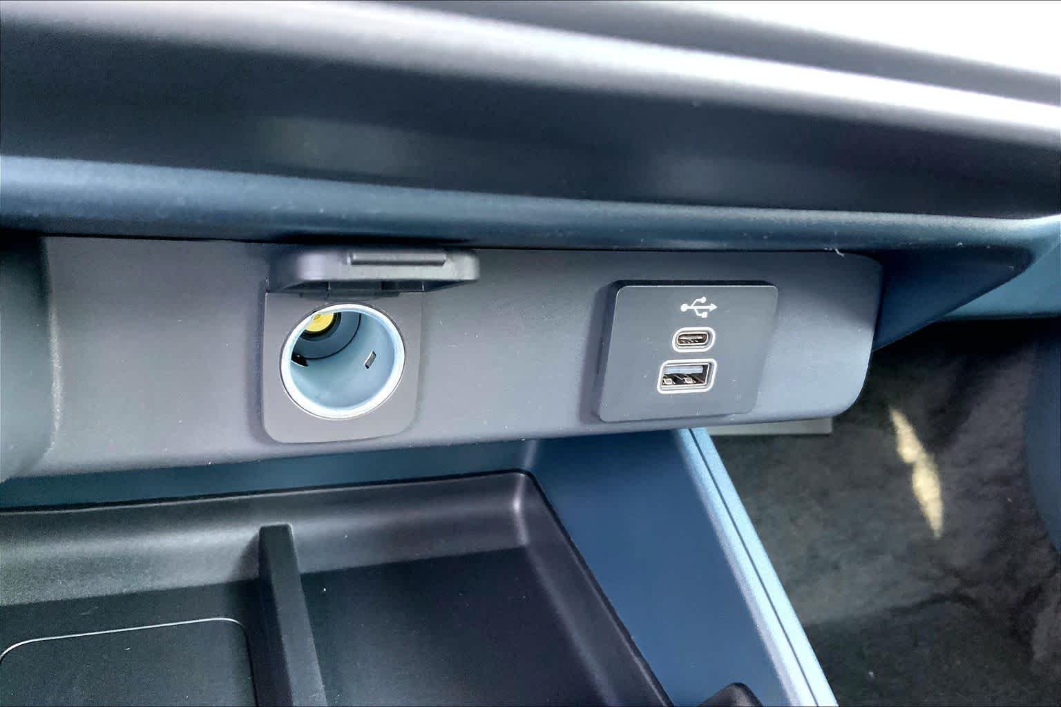 New 2026 Carbonized Gray Metallic Ford Lobo™ image 16