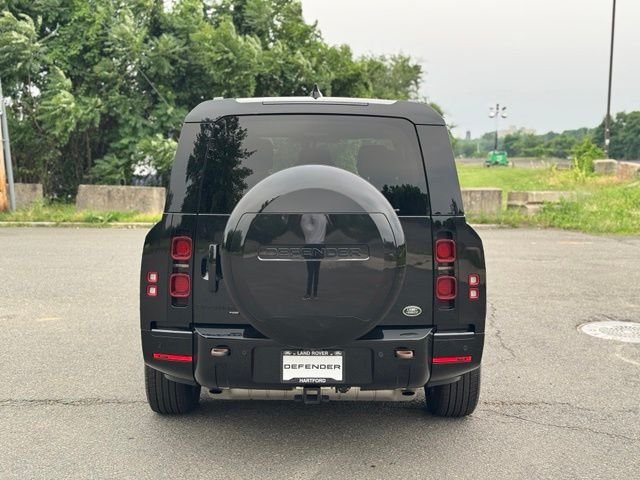 Certified Used 2023 Black Land Rover X-Dynamic SE image 4