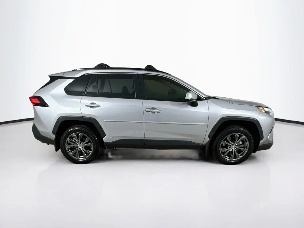 Used 2023 Silver Toyota XLE Premium image 8