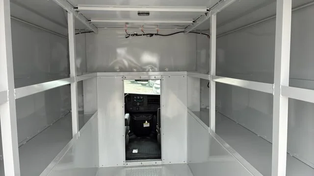 New 2025 Summit White Chevrolet 1WT image 15