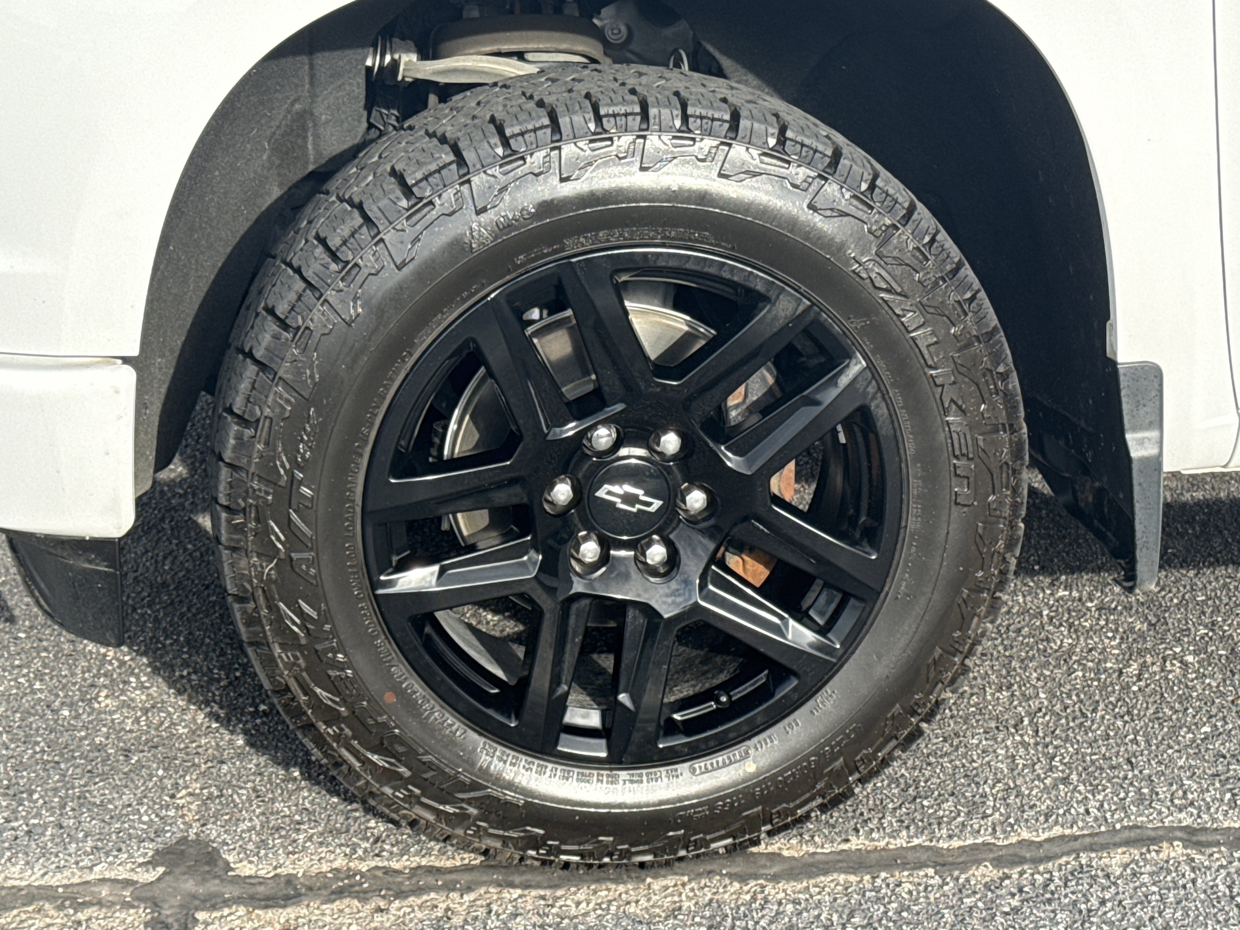 Used 2024 Summit White Chevrolet RST image 16