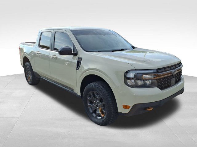 Used 2024 Beige Ford Lariat image 13