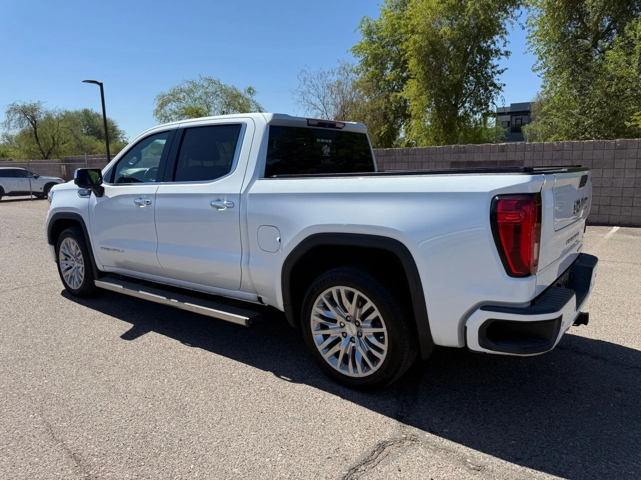 Used 2019 White Frost Tricoat GMC Denali image 7