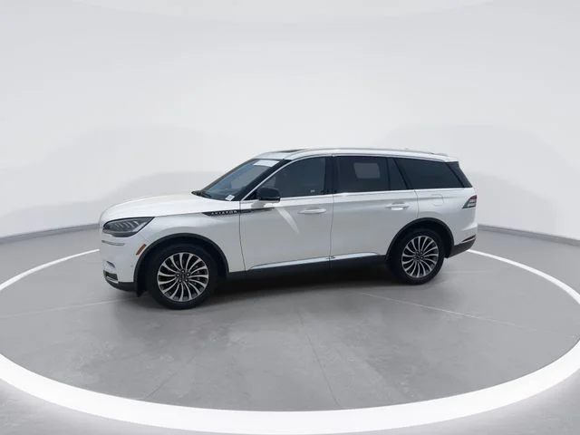 Used 2023 White Lincoln Reserve image 3