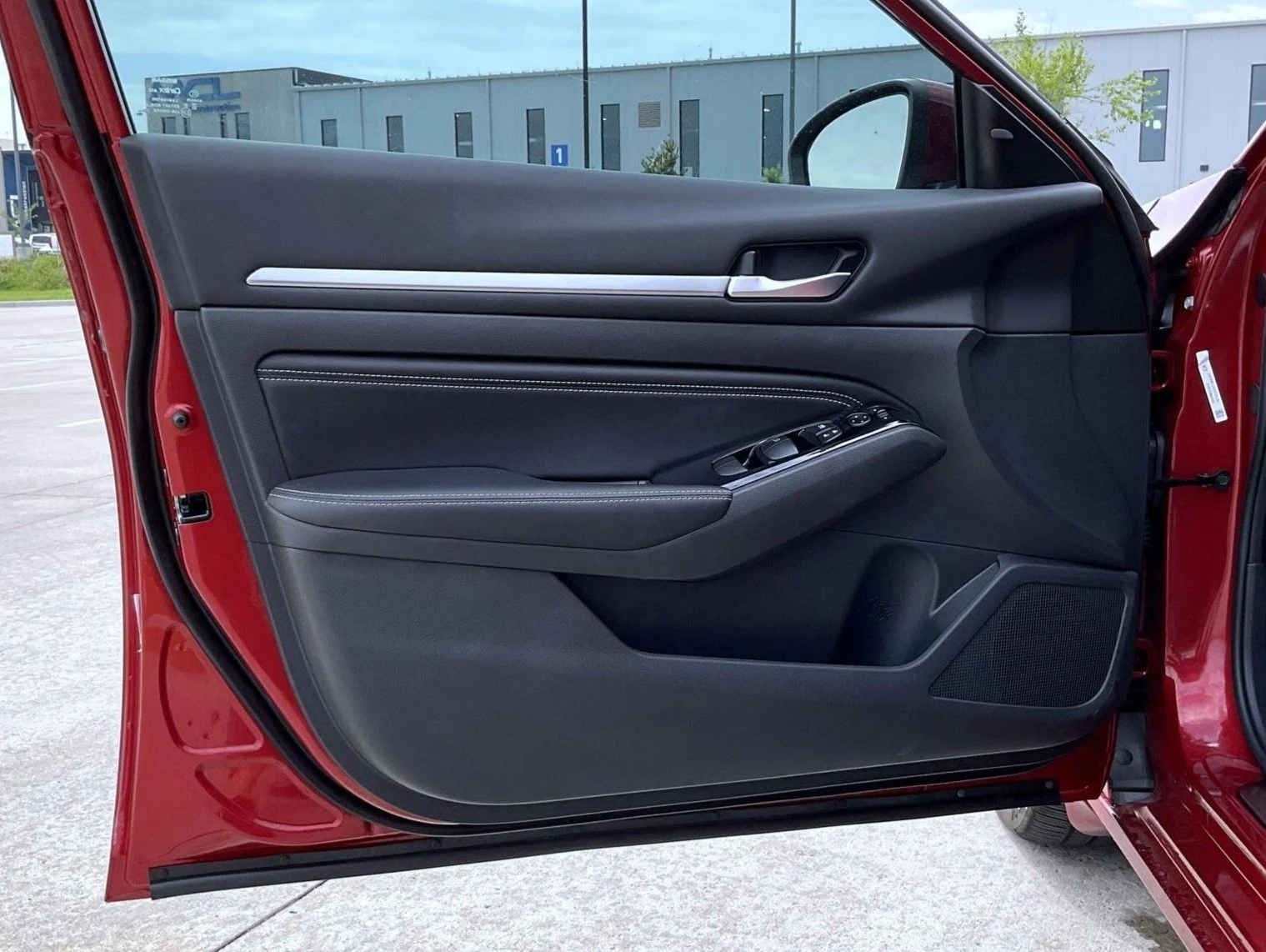 Used 2023 Red Nissan 2.5 SL image 9