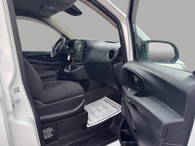 Used 2018 White Mercedes-Benz Worker image 21