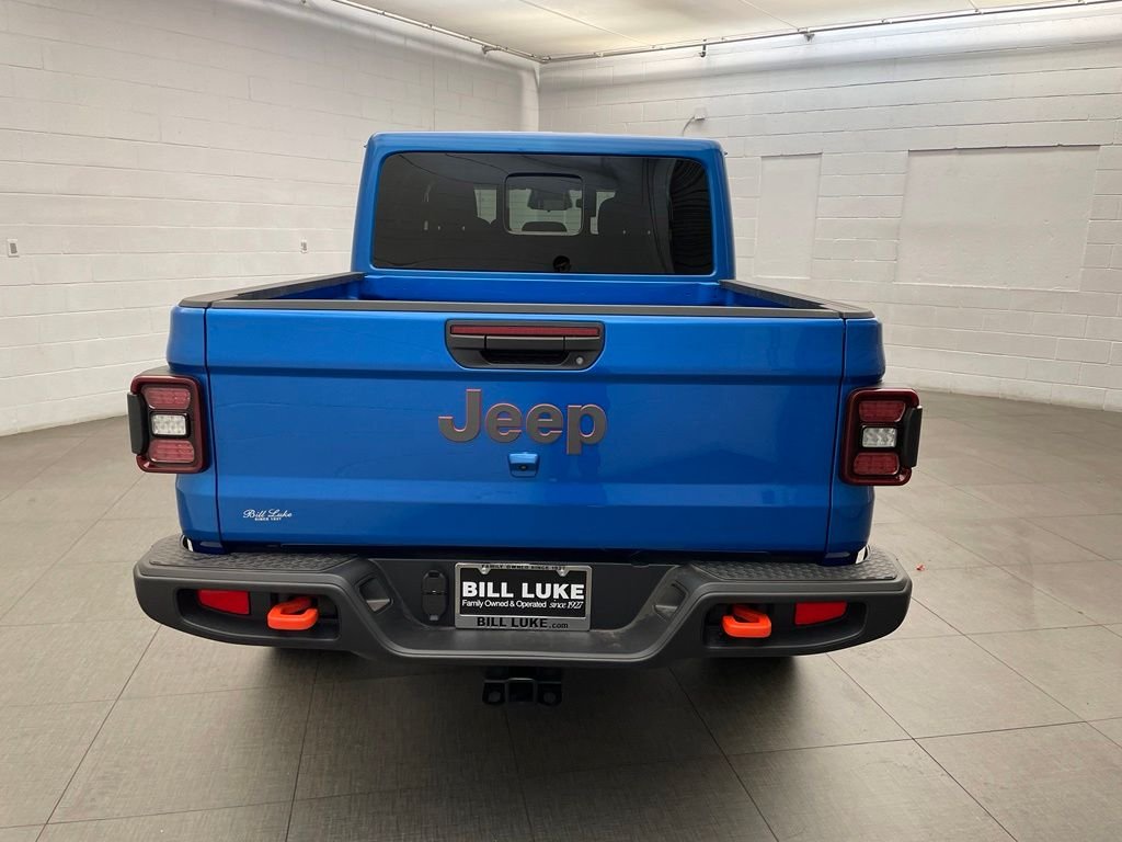 New 2026 Hydro Blue Pearl-Coat Exterior Paint Jeep Mojave image 4