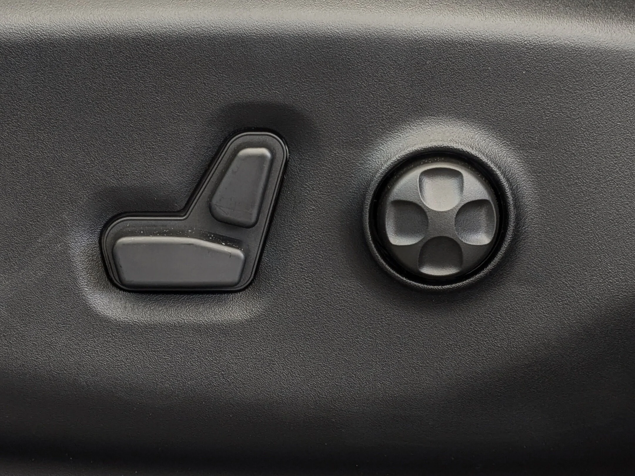 New 2027 Black Chrysler Select - - AWD - Adaptive Cruise Control - Blind Spot Monitor & More! image 14