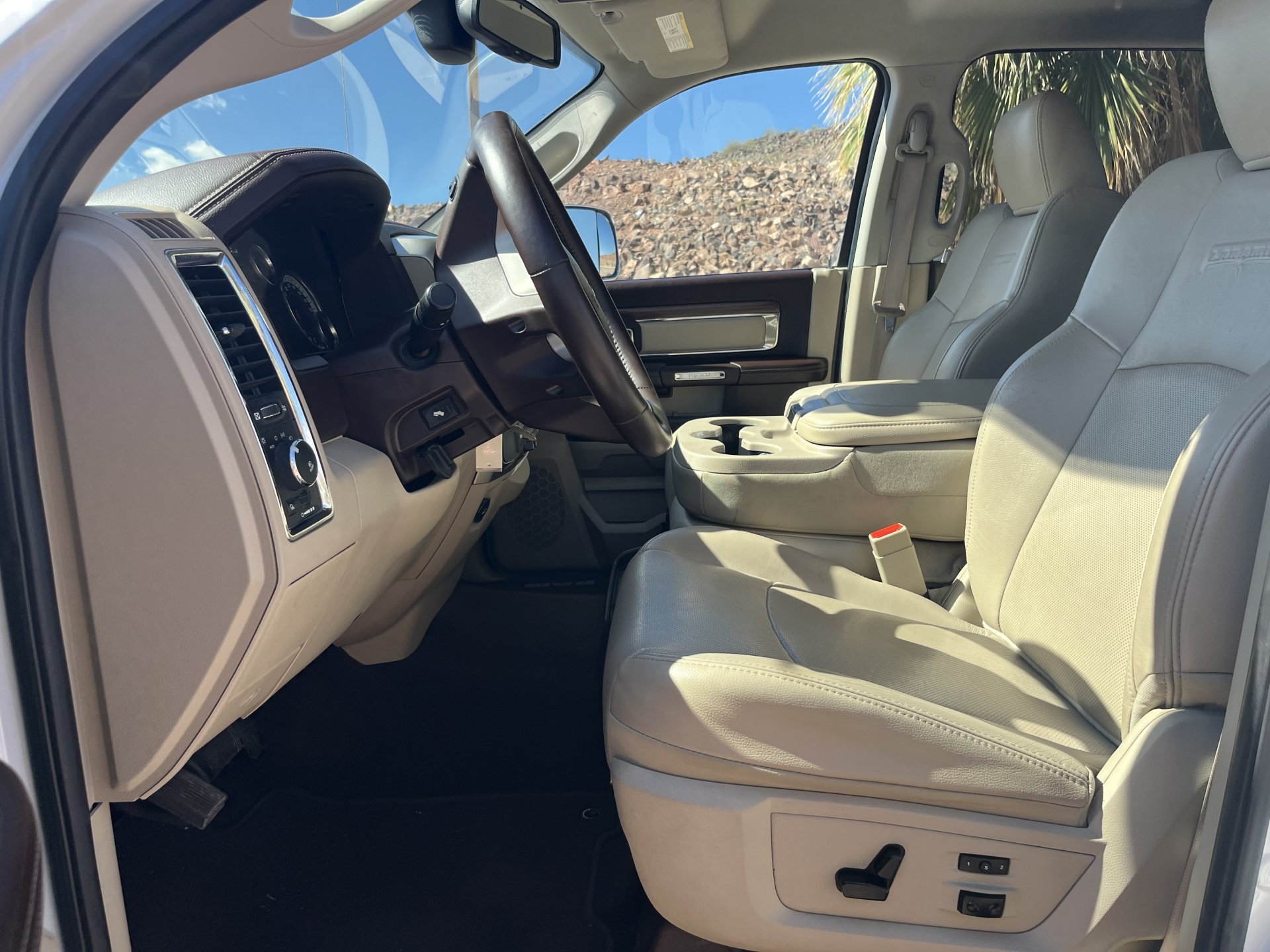 Used 2014 Bright White Clearcoat Ram Laramie image 3