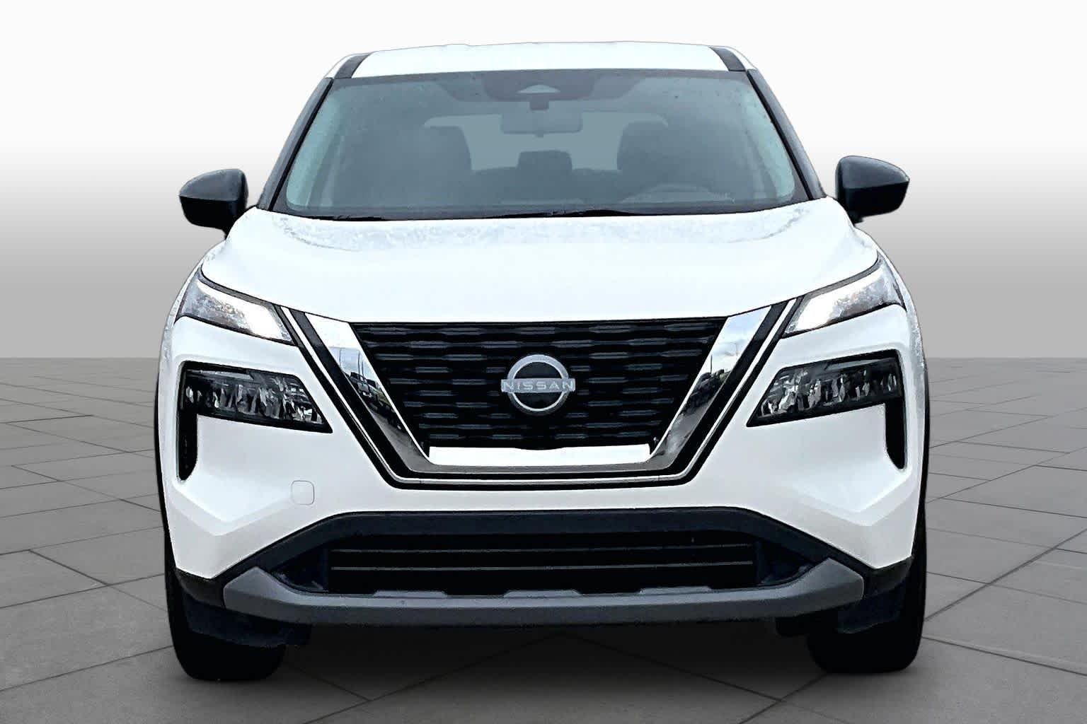 Used 2023 Glacier White Nissan S image 4