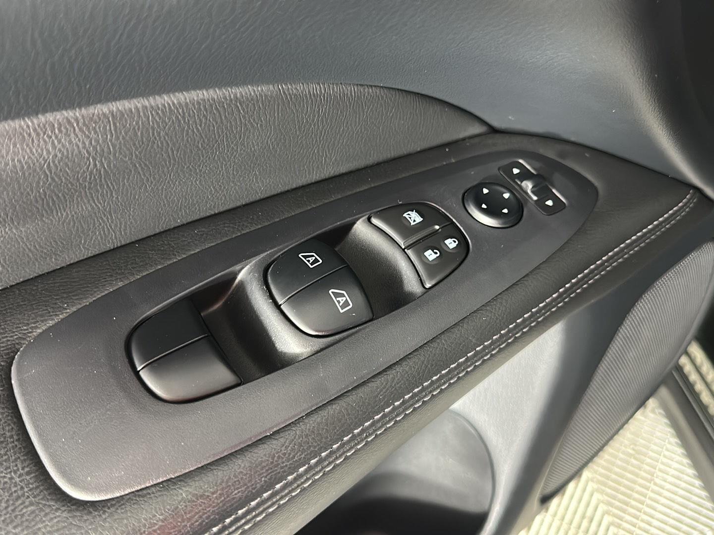 Used 2019 Midnight Pine Metallic Nissan SV image 8