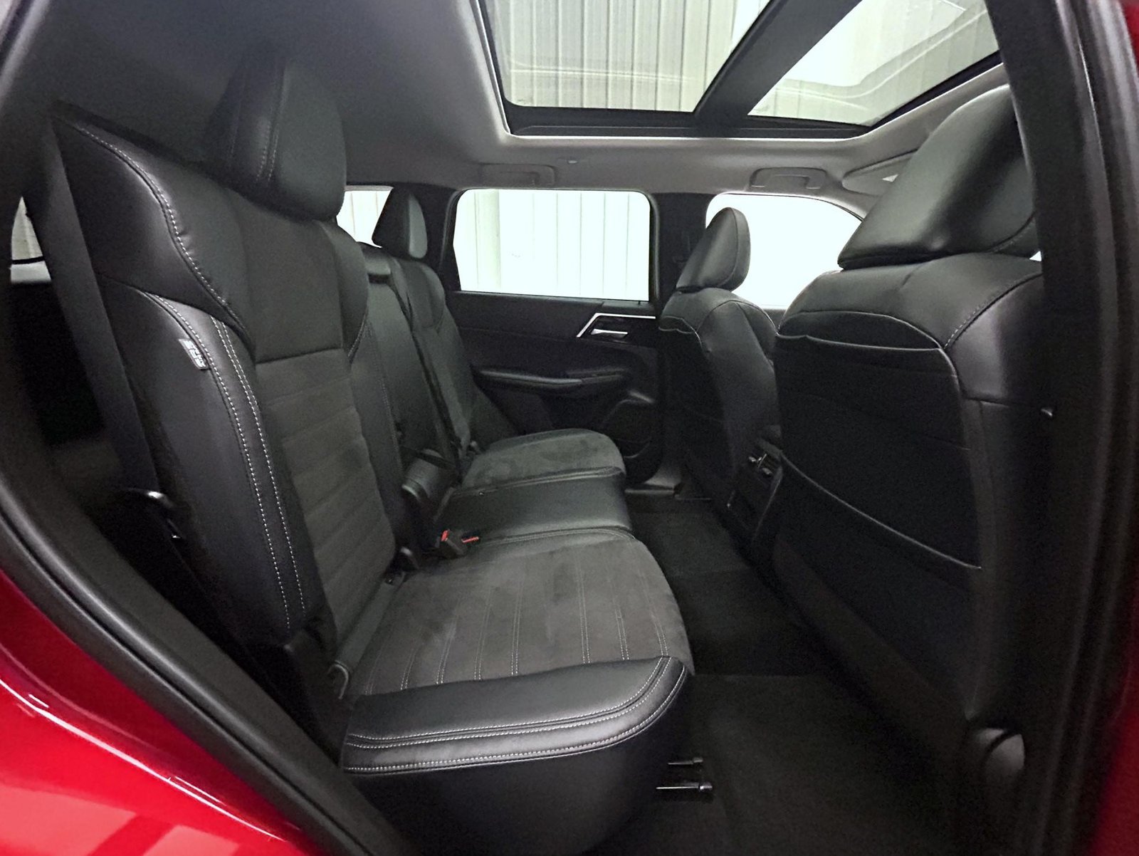 Used 2023 Red Mitsubishi SE image 18
