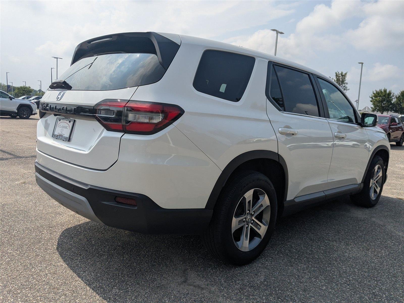 Used 2023 Platinum White Pearl Honda EX-L 7 Passenger image 4