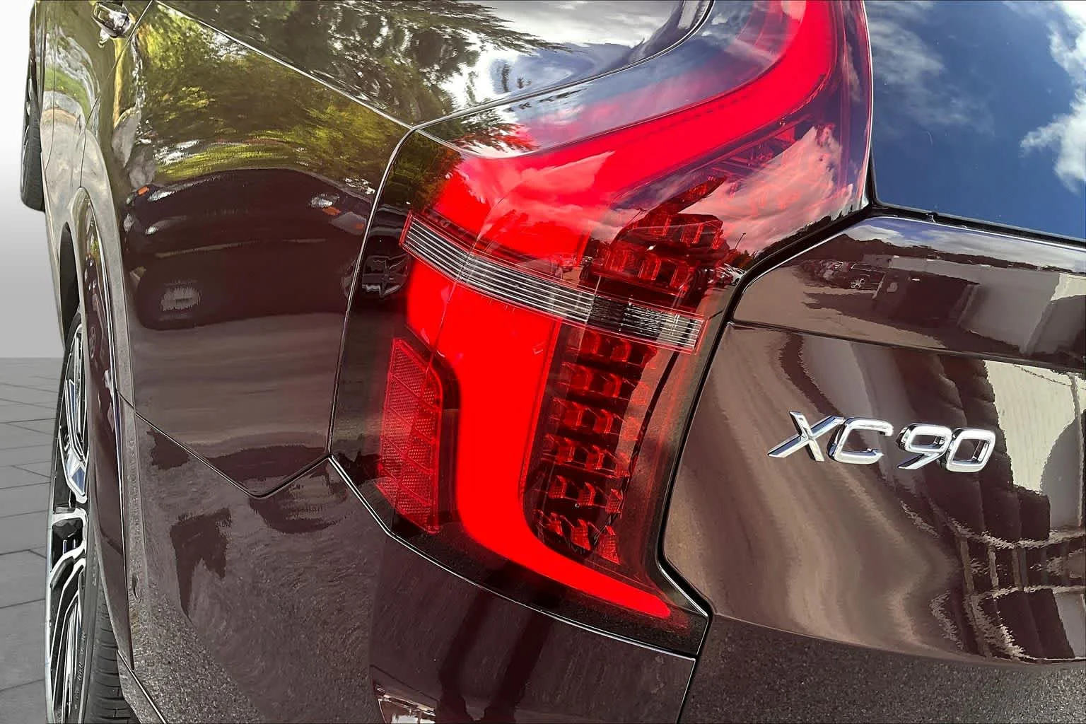 New 2026 Mulberry Red Volvo Ultra image 5