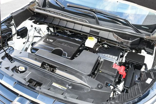 Used 2025 White Nissan Platinum image 12