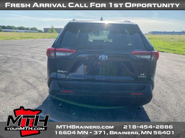 2022 Toyota RAV4 LE - Photo 7