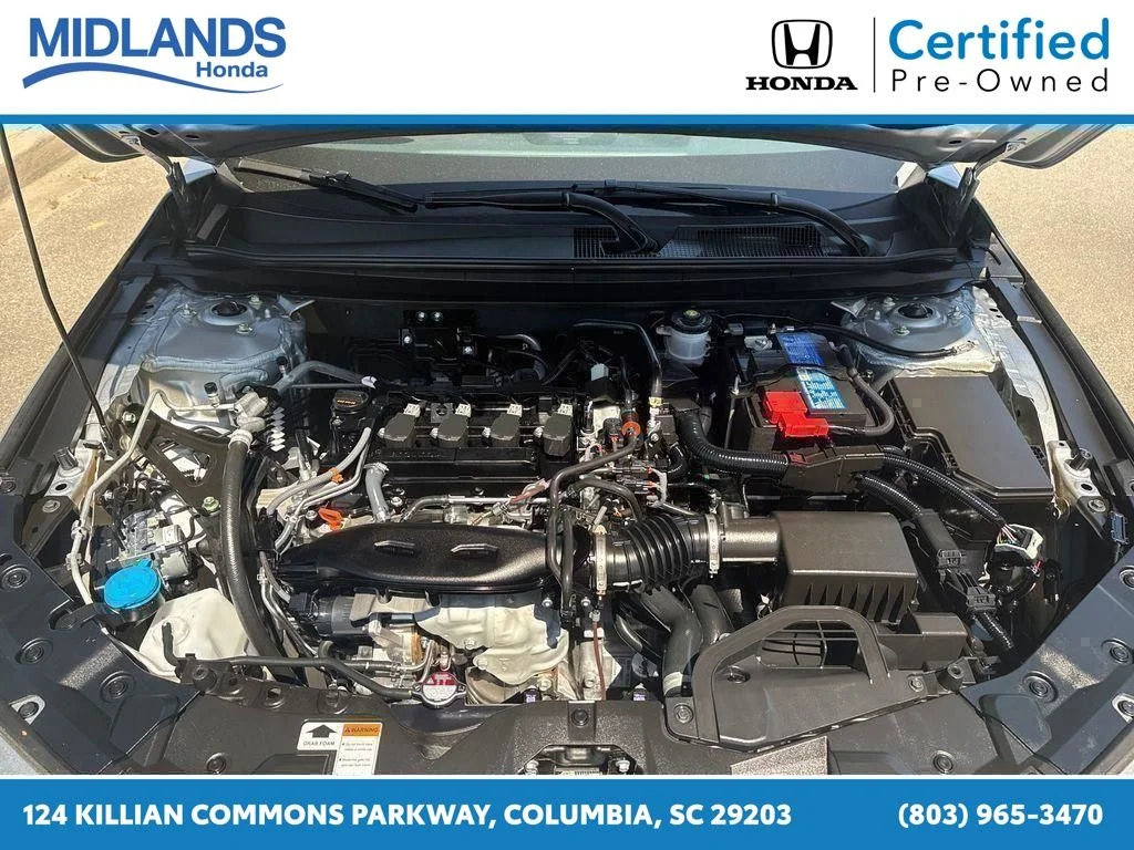Certified Used 2025 Solar Silver Metallic Honda SE image 9